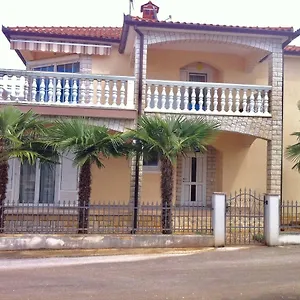 apartments-marinela-porec.in-istria.net/